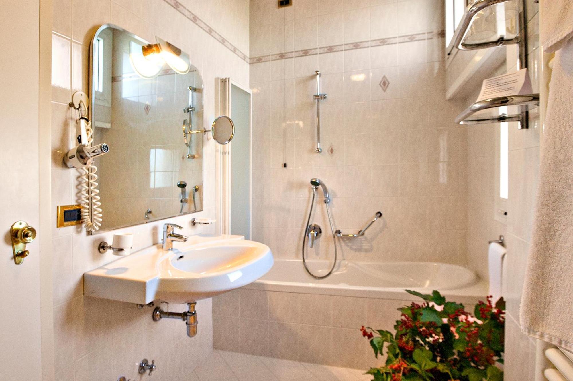 Hotel Abano Astoria Abano Terme Esterno foto